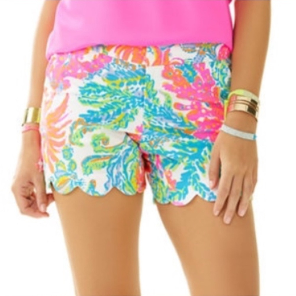 Lilly Pulitzer Buttercup Scalloped Shorts in Resort White Casa Marina 4 EUC